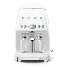 White SMEG drip coffee maker with retro design and glass carafe